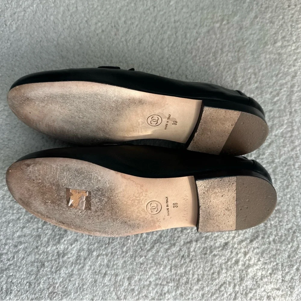 SOLD Chanel 2019 Moccasin Lambskin Flats/Loafers w/ Silver CC logo/ chain detail - Picture 12 of 13